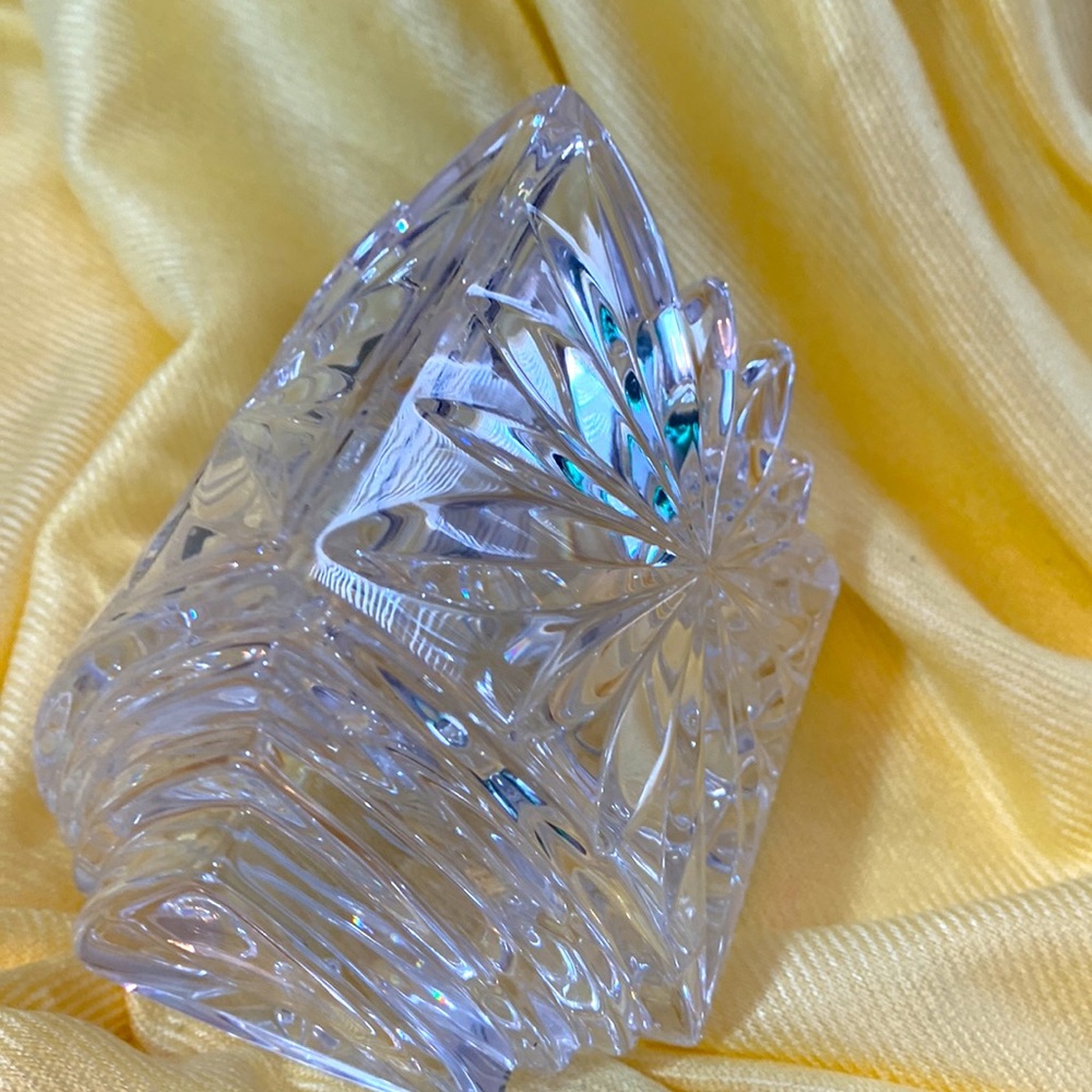 Mikasa Fire Blossom Full Lead Crystal Triangle Tea-light CandleHolder - Picture 4 of 7